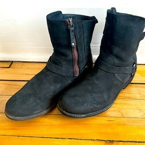 Teva black Chelsea zip up boots size 7